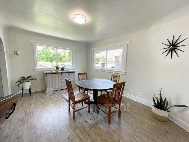 Foto del edificio - 157 Kensington Ave