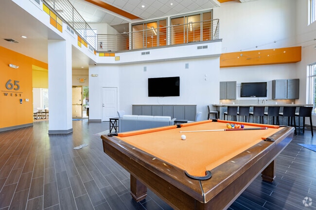 Casa club - 65 West Apartments