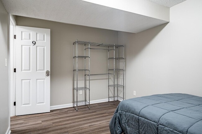 Building Photo - Gorgeous Atlanta House, Close to Parks & Amenities