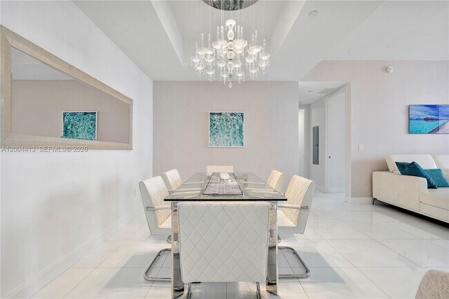 Foto del edificio - 15811 Collins Ave