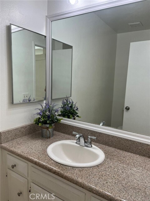 Building Photo - 525 Valley Forge Dr