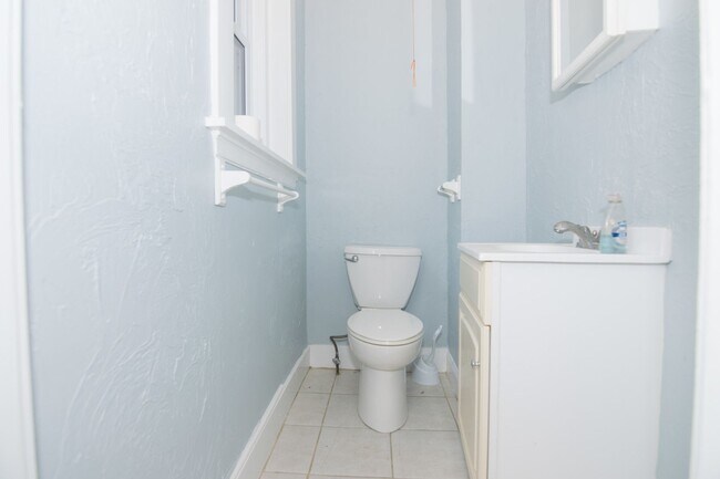 Foto del edificio - Large 4 Bed 2 Bath 15mins to BU on the "B" Line