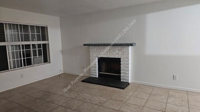 Foto del edificio - *** Please call us @ 661-266-1400 for information on availability, showings and applications proc...