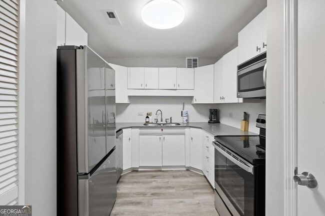 Foto del edificio - 3645 Peachtree Rd NE