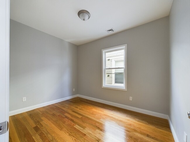 Building Photo - 39 Calumet St