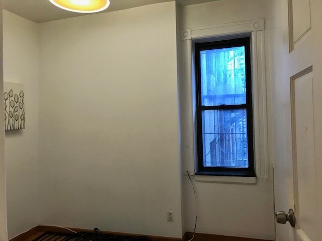 Building Photo - 11 Mott St