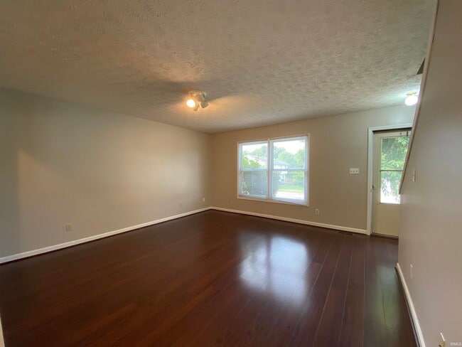 Building Photo - 163 Willow Ct