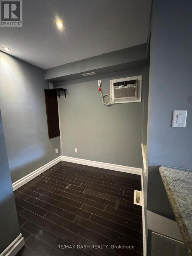 Building Photo - 1531 Queen St E