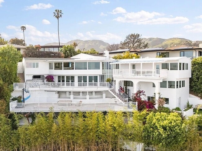 Photo - 17440 Revello Dr (Los Angeles, CA) House