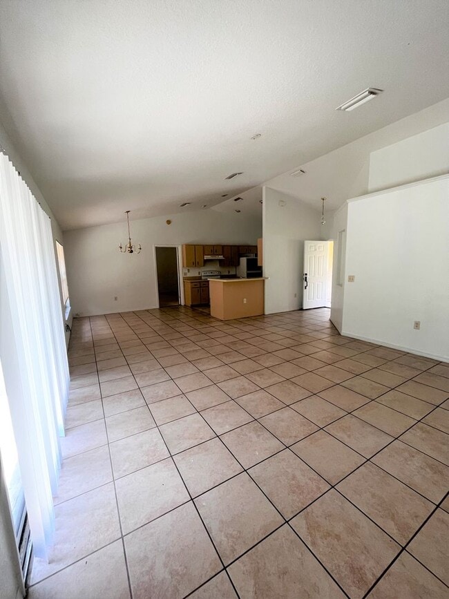 Building Photo - Marion Oaks