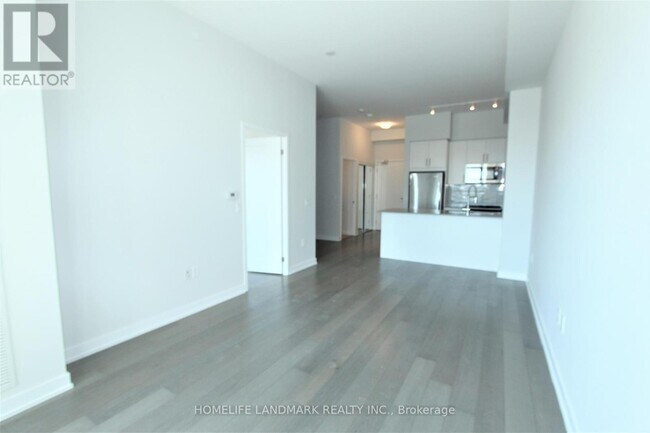 Photo du bâtiment - 4055-4055 Parkside Village Dr