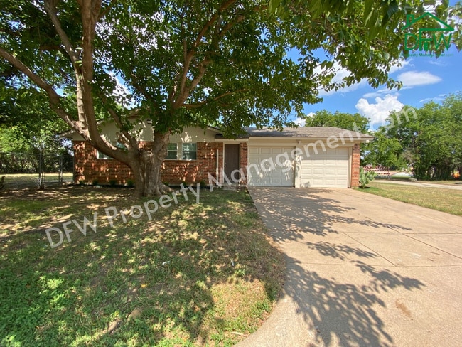 Charming 4 Bedroom 2 Bathroom Home on a Corner Lot in Fort Worth! - Charming 4 Bedroom 2 Bathroom Home on a Corner Lot in Fort Worth!