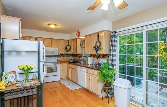 Building Photo - 38 Surrey Ln