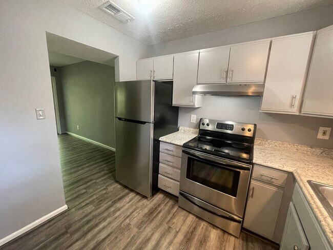 Foto del edificio - Forest Townhome