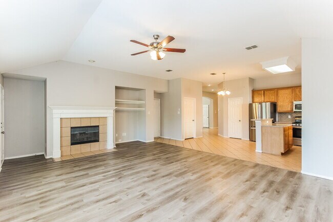 Building Photo - 629 Camellia Dr