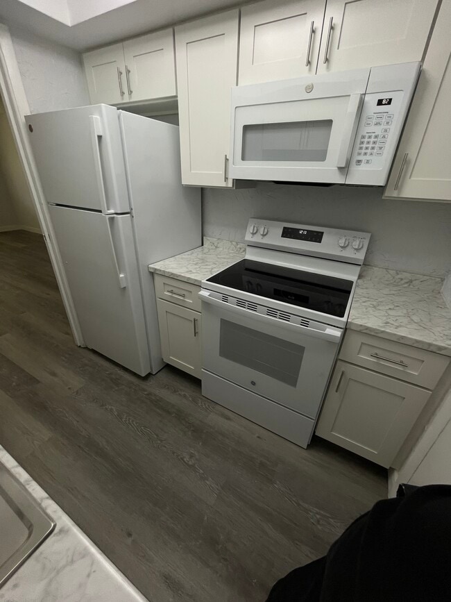 Foto del edificio - 1350 E Sample Rd