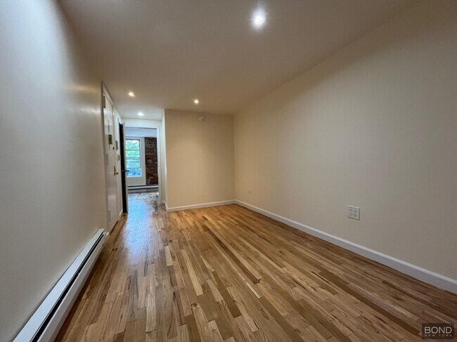 Foto del edificio - 482 W Broadway