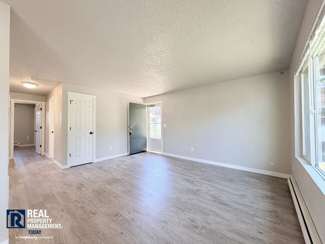 Building Photo - 1408-1414 Josephine Ct SE