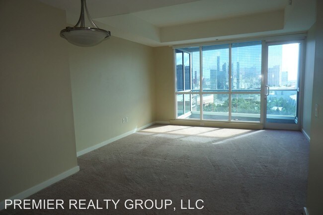 Building Photo - 4575 Dean Martin Dr