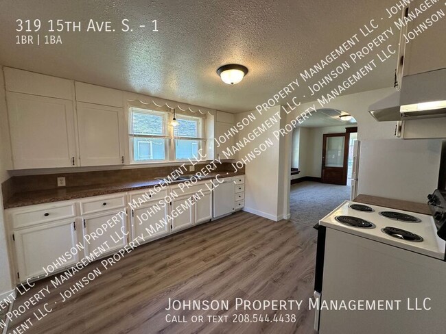 Building Photo - 319 15th Ave S