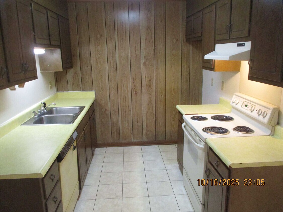 Building Photo - 2024 Oglethorpe Ave