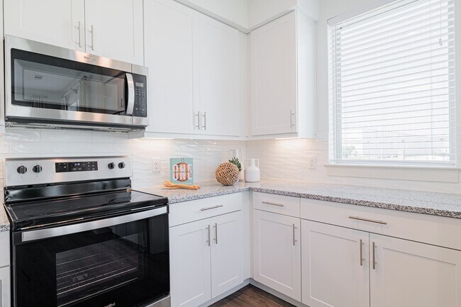 Foto del edificio - Live Rent-Free for 8 Weeks + Pocket a $500 GC!