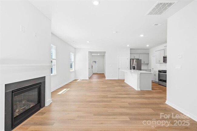 Building Photo - 3526 Cramer Crk Dr