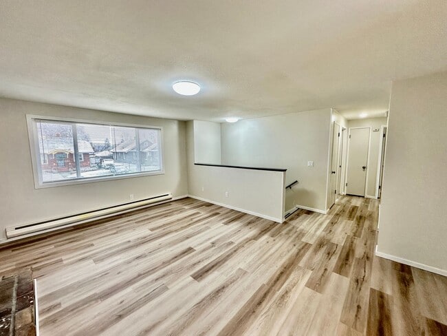 Building Photo - 507 E Glass Ave