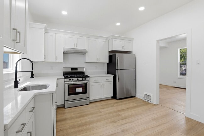 Building Photo - 823 S 1000 E