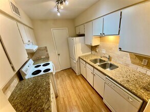 Building Photo - 7575 Katy Fwy