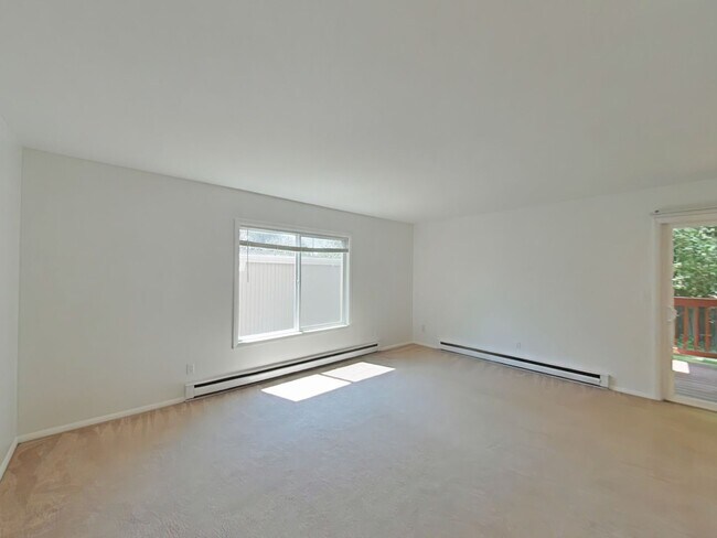 Building Photo - 2Bed 1Bath with Carport! Walk to MSU