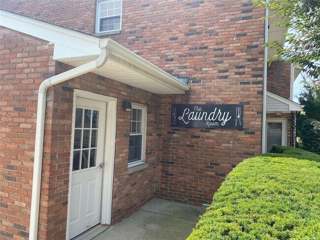 Foto del edificio - 348 Kensington Ln