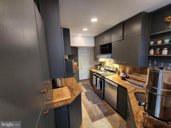 Foto del edificio - 1126 N Bancroft Pkwy
