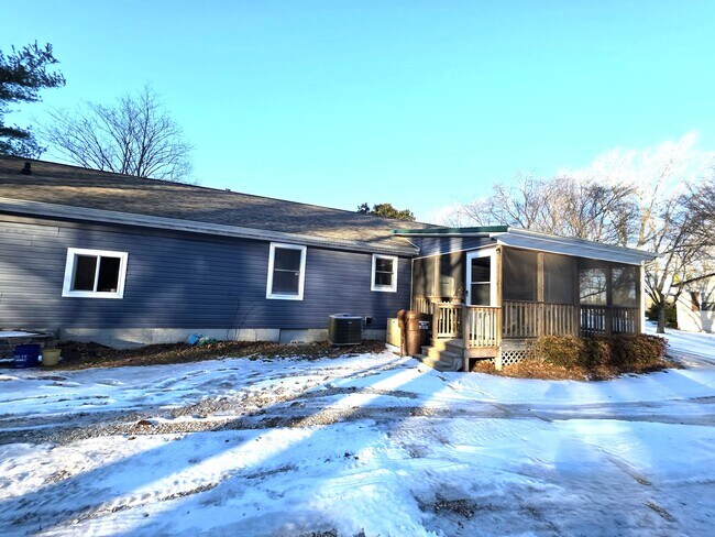 Building Photo - 29325 W Line Rd