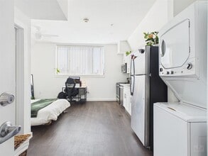 Building Photo - 1010 W 26th St