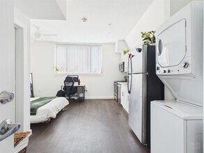 Building Photo - 1010 W 26th St