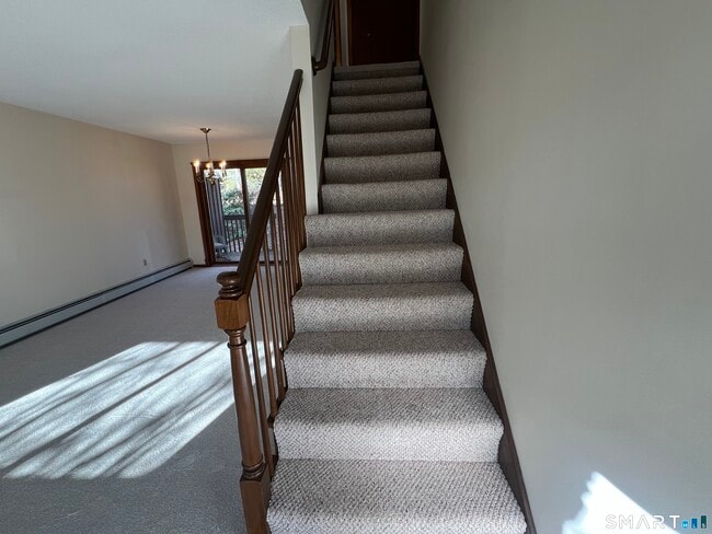 Building Photo - 649 Middle Tpke E