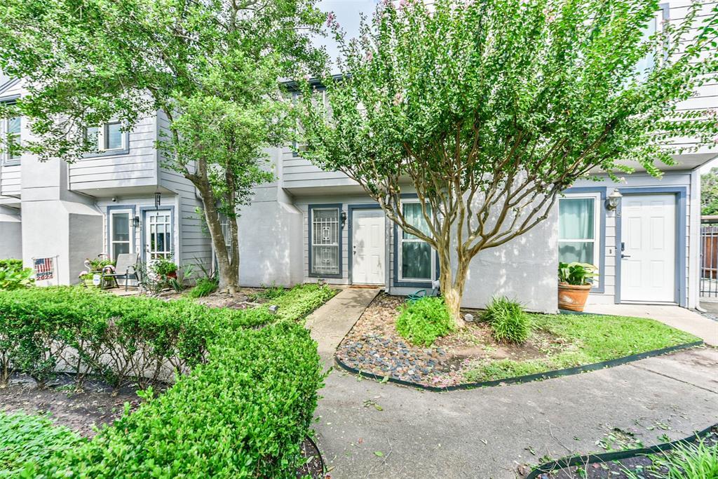 Foto principal - 5917 Fairdale Ln
