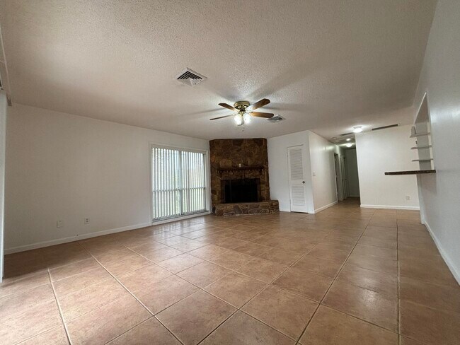 Foto del edificio - 2250 SE Cove Rd