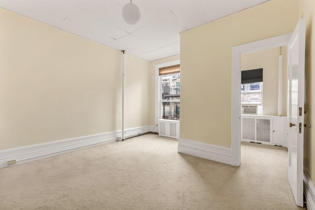Building Photo - 46 W 86th St