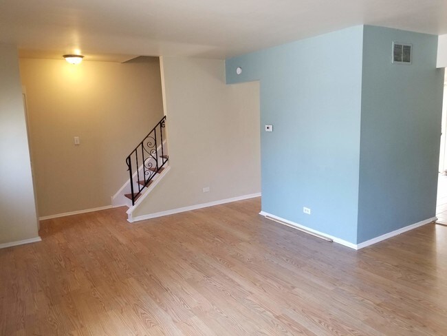 living room - 2034 Lioncrest Dr