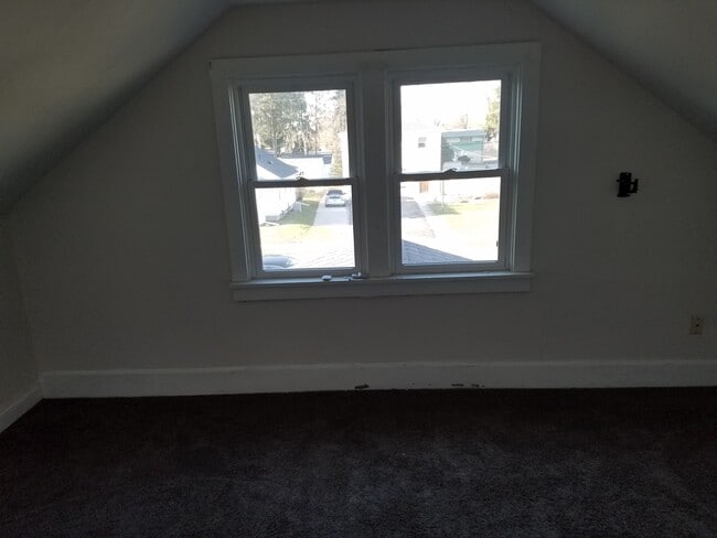 Building Photo - 611 Lawn Drive
