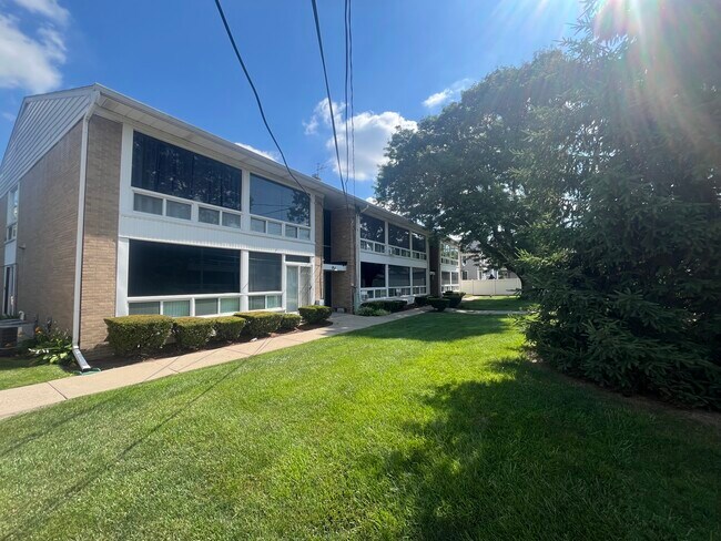 Foto del edificio - 150 Bird Ave