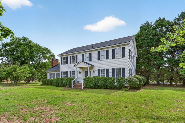 Building Photo - 636 N Wilkinson Dr