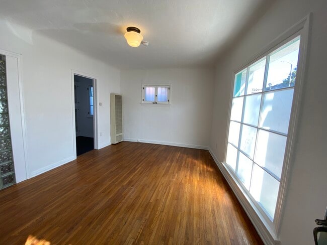 Building Photo - 257 Hampton Dr