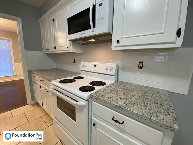 Foto del edificio - 6095 Explorer Rd