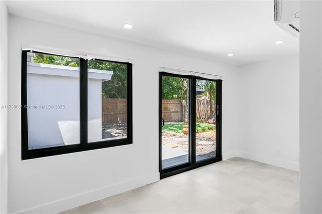 Foto del edificio - 551 NE 26th St
