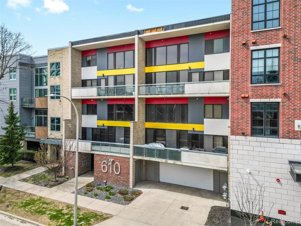 Foto principal - 610 S Troy St