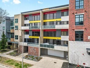 Building Photo - 610 S Troy St