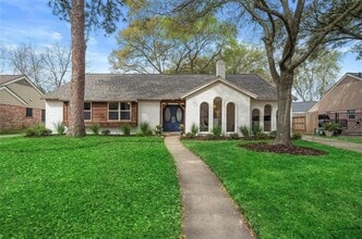 Building Photo - 2831 Kenross St